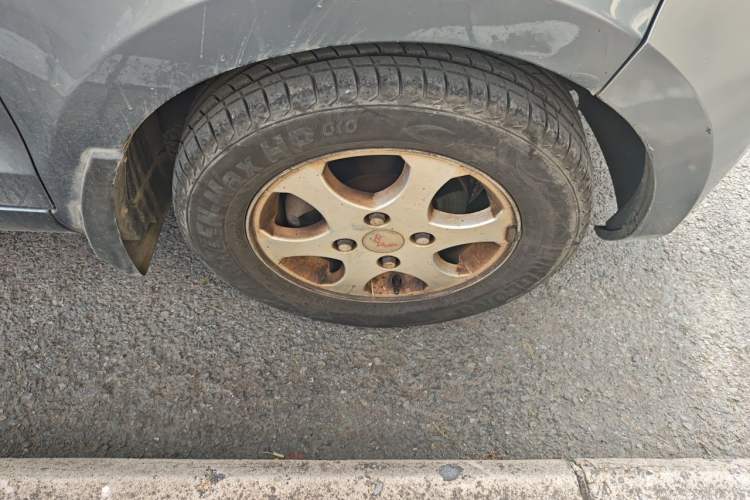 Used Wuling Hongguang 2010 1.2L Standard Version China IV Right Front Wheel Hub
