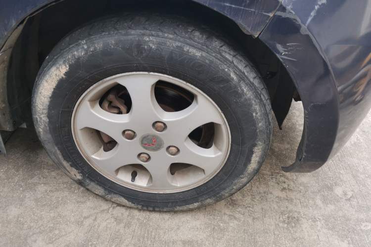 Used Wuling Hongguang 2010 1.4L Luxury Model Right Front Wheel Hub