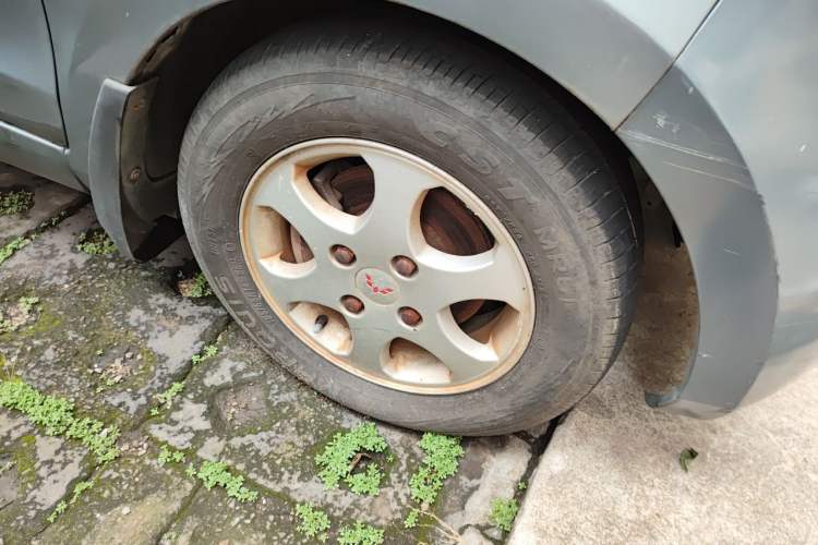 Used Wuling Hongguang 2010 1.4L Luxury Model Right Front Wheel Hub