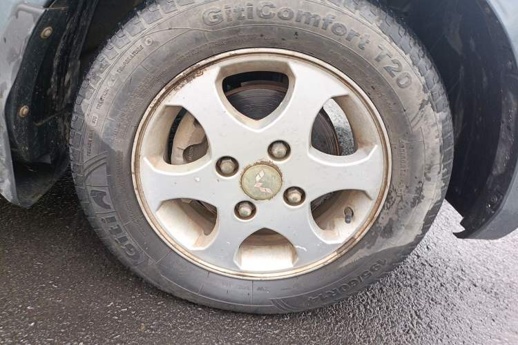 Used Wuling Hongguang 2010 1.4L Luxury Model Right Front Wheel Hub