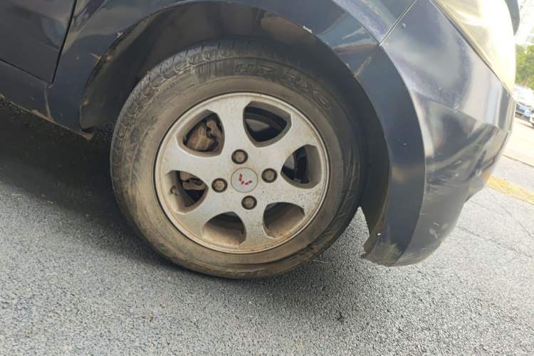Used Wuling Hongguang 2010 1.4L Comfort Version Right Front Wheel Hub