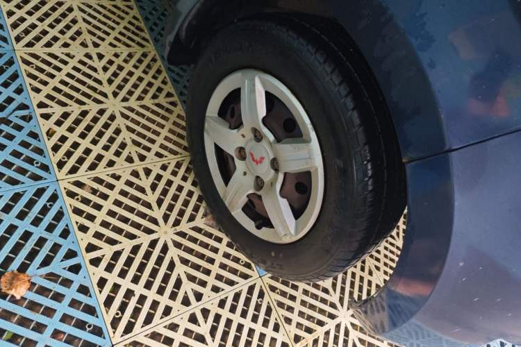 Used Wuling Hongguang 2010 1.2L Base Version China IV Standard Right Front Wheel Hub