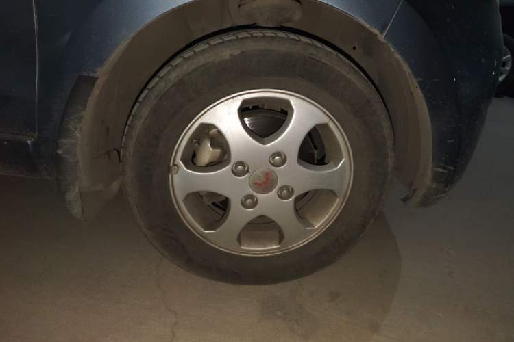 Used Wuling Hongguang 2010 1.4L Luxury Model Right Front Wheel Hub