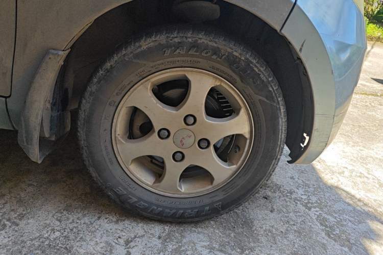 Used Wuling Hongguang 2010 1.2L Standard Version China IV Right Front Wheel Hub