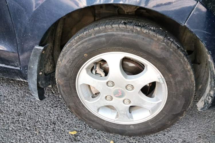 Used Wuling Hongguang 2010 1.4L Luxury Model Right Front Wheel Hub