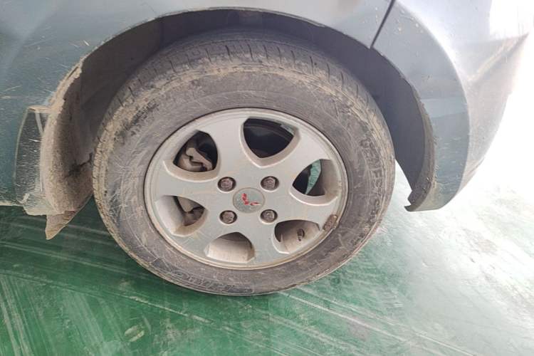 Used Wuling Hongguang 2010 1.2L Standard Version China IV Right Front Wheel Hub