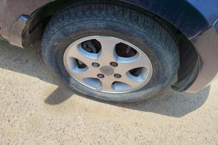Used Wuling Hongguang 2010 1.2L Standard Version China IV Right Front Wheel Hub