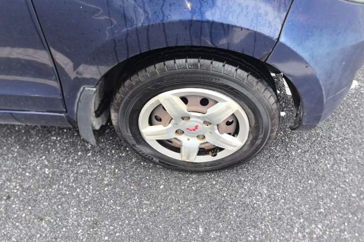 Used Wuling Hongguang 2010 1.2L Base Version China IV Standard Right Front Wheel Hub