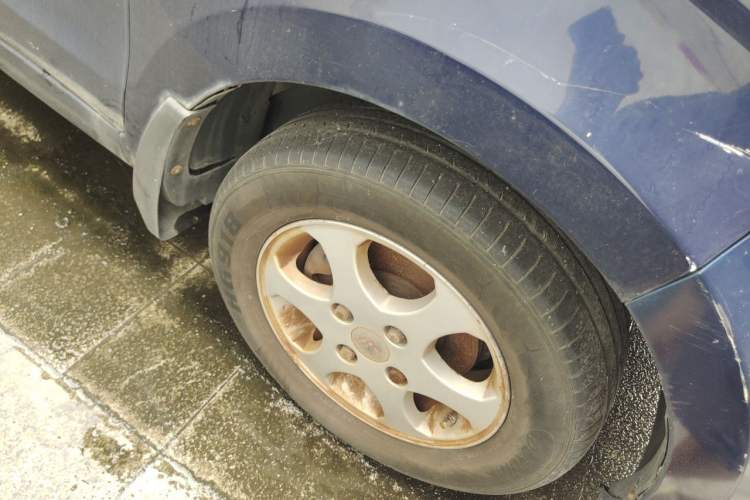 Used Wuling Hongguang 2010 1.2L Comfort Edition China IV Right Front Wheel Hub