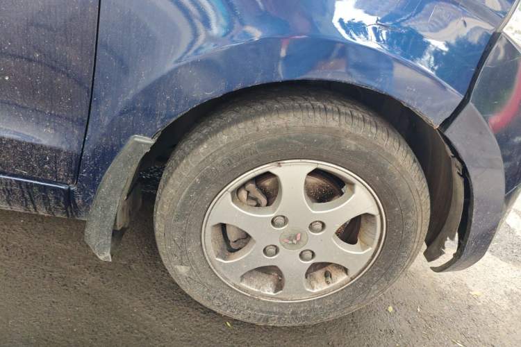 Used Wuling Hongguang 2010 1.2L Comfort Edition China IV Right Front Wheel Hub