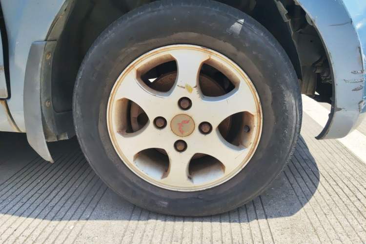 Used Wuling Hongguang 2010 1.2L Standard Version China IV Right Front Wheel Hub