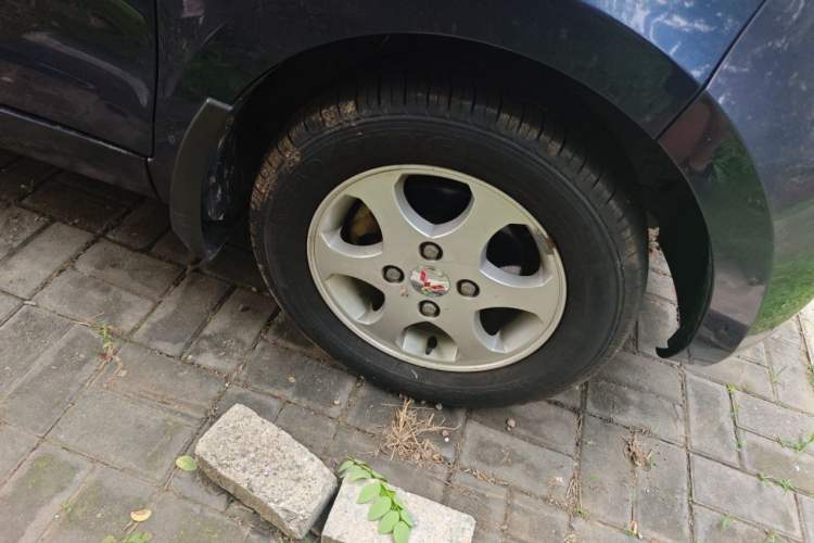 Used Wuling Hongguang 2010 1.2L Comfort Edition China IV Right Front Wheel Hub
