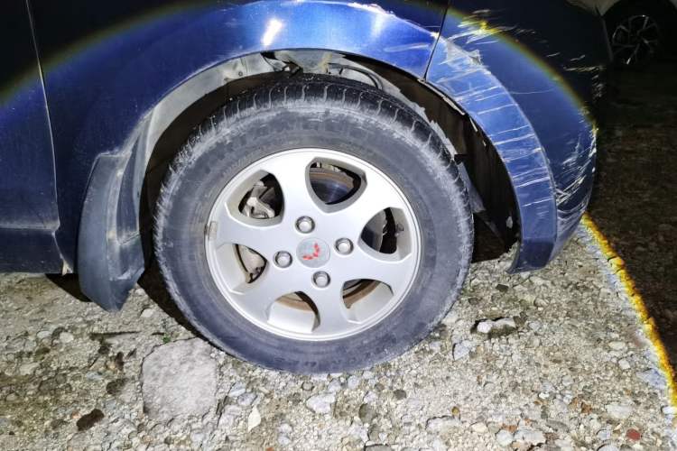 Used Wuling Hongguang 2010 1.4L Comfort Version Right Front Wheel Hub