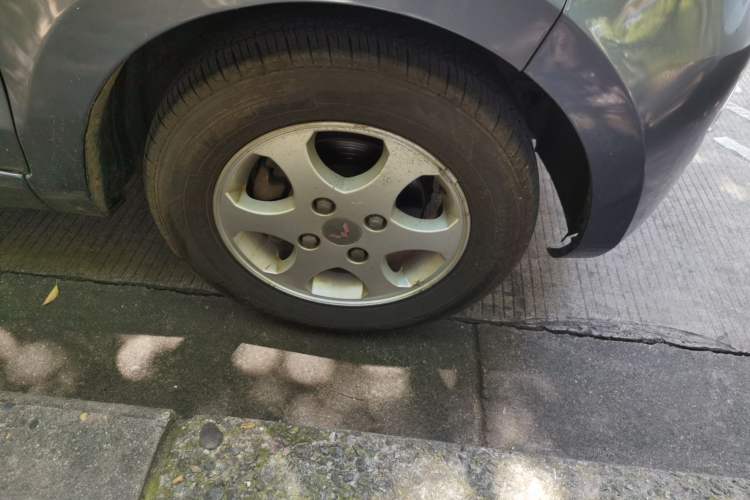 Used Wuling Hongguang 2010 1.4L Luxury Model Right Front Wheel Hub
