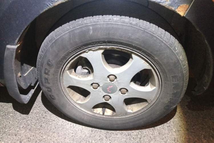 Used Wuling Hongguang 2010 1.2L Comfort Edition China IV Right Front Wheel Hub