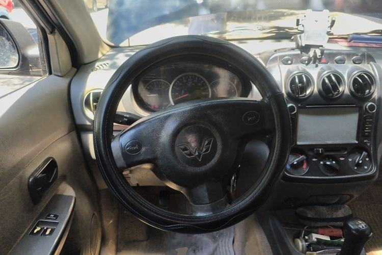 Used Wuling Hongguang 2010 1.2L Base Version China IV Standard Steering Wheel