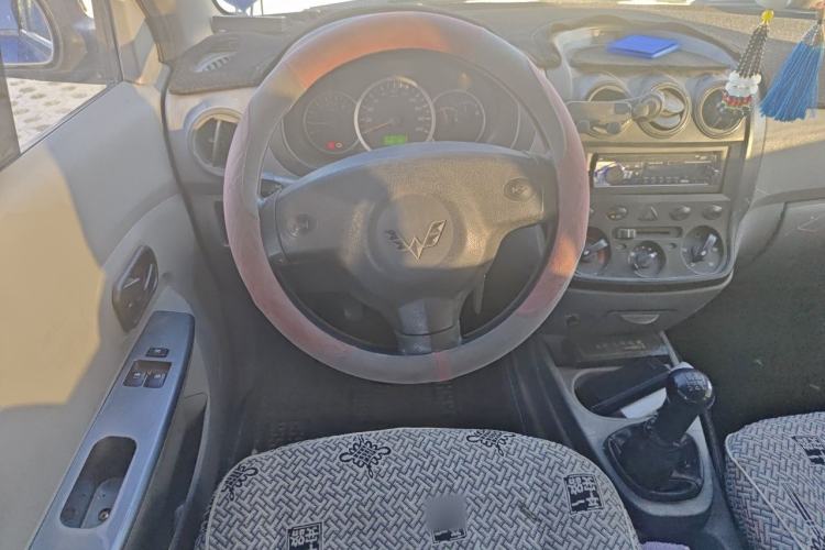 Used Wuling Hongguang 2010 1.2L Base Version China IV Standard Steering Wheel