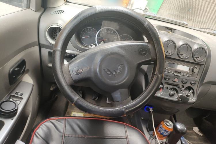 Used Wuling Hongguang 2010 1.2L Base Version China IV Standard Steering Wheel