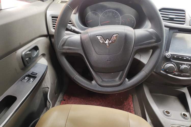 Used Wuling Hongguang 2010 1.2L Base Version China IV Standard Steering Wheel