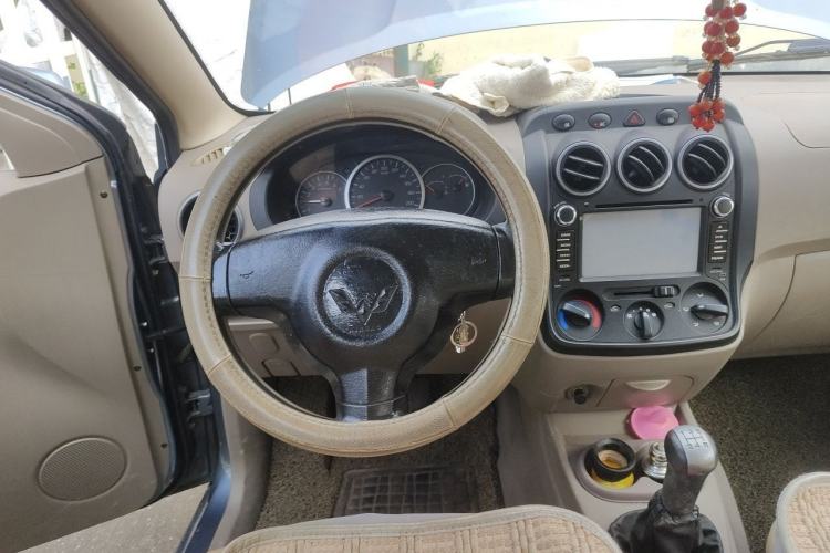 Used Wuling Hongguang 2010 1.2L Comfort Edition China IV Steering Wheel