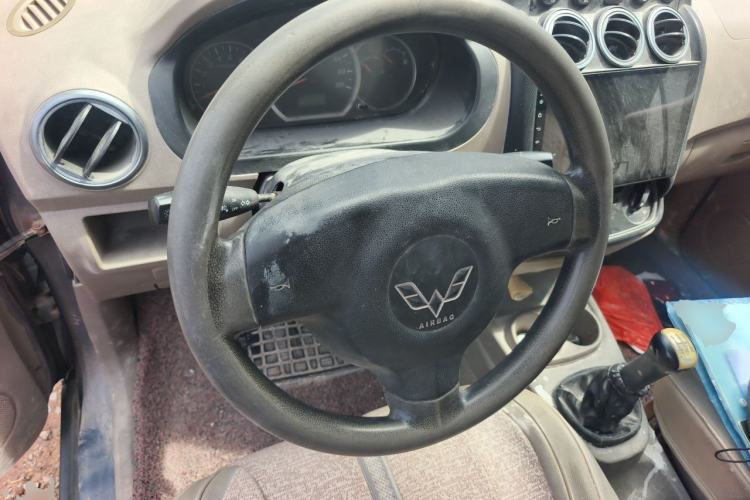 Used Wuling Hongguang 2010 1.2L Comfort Edition China IV Steering Wheel