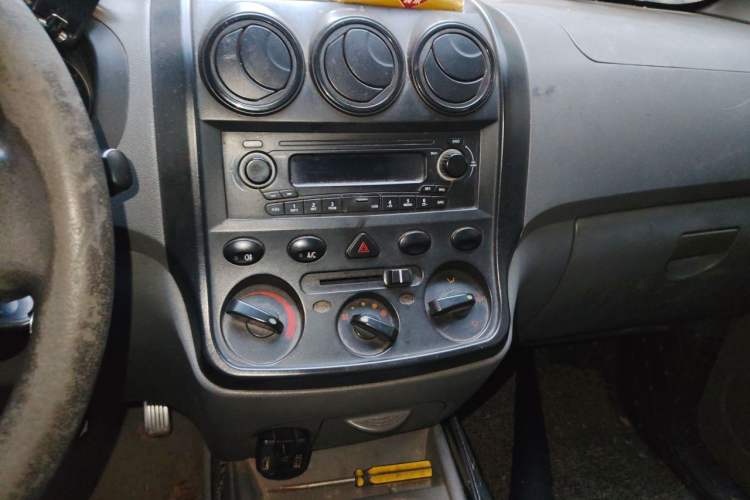 Used Wuling Hongguang 2010 1.2L Base Version China IV Standard Audio And AC Panel
