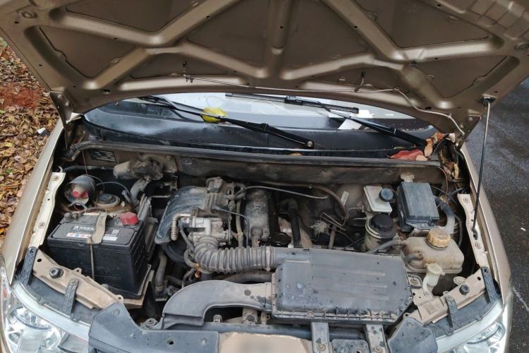 Used Wuling Hongguang 2010 1.2L Base Version China IV Standard Engine Bay