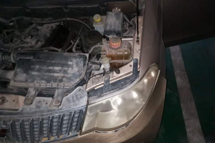 Used Wuling Hongguang 2010 1.4L Luxury Model Engine Bay Left