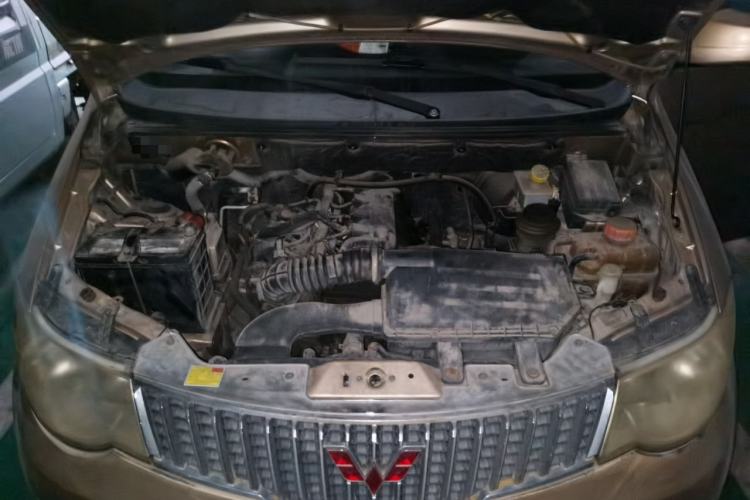 Used Wuling Hongguang 2010 1.4L Luxury Model Engine Bay