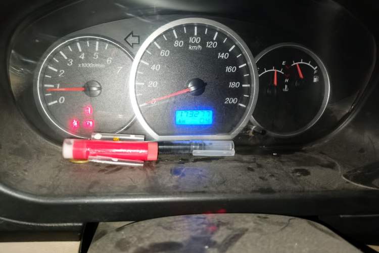 Used Wuling Hongguang 2010 1.4L Luxury Model Odometer Close Up