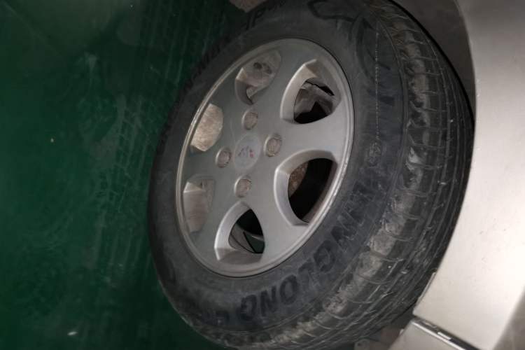 Used Wuling Hongguang 2010 1.4L Luxury Model Right Front Wheel Hub