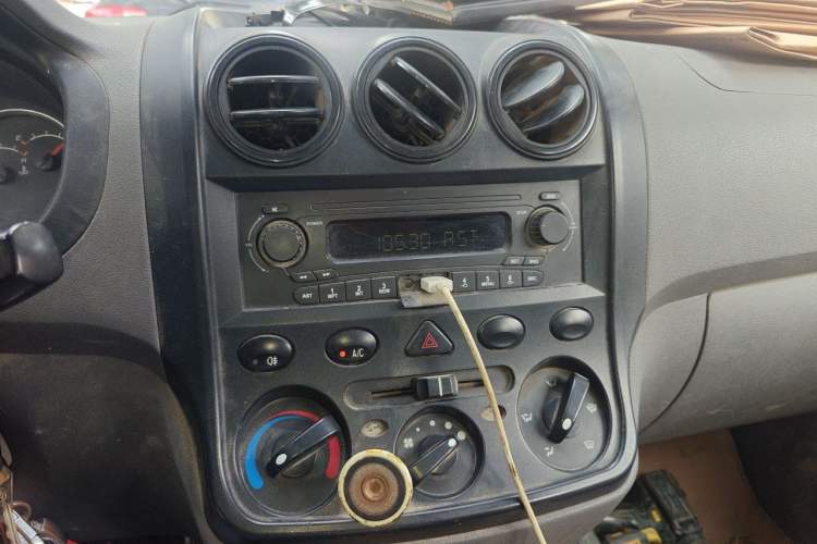 Used Wuling Hongguang 2010 1.2L Base Version China IV Standard Audio And AC Panel