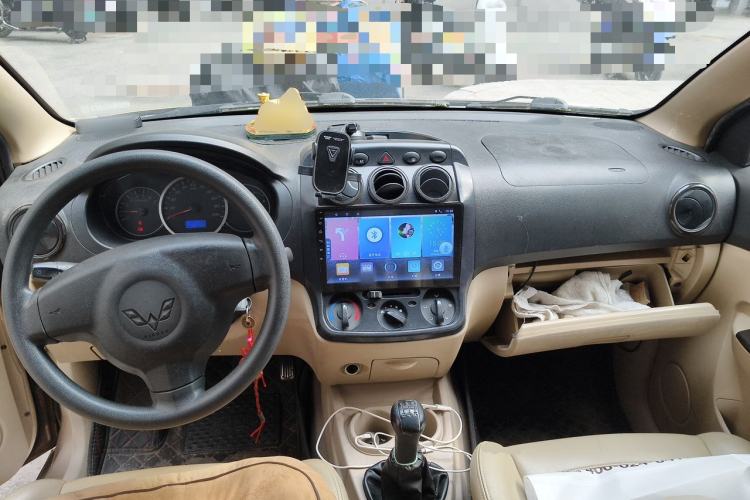 Used Wuling Hongguang 2010 1.4L Standard Version Center Console