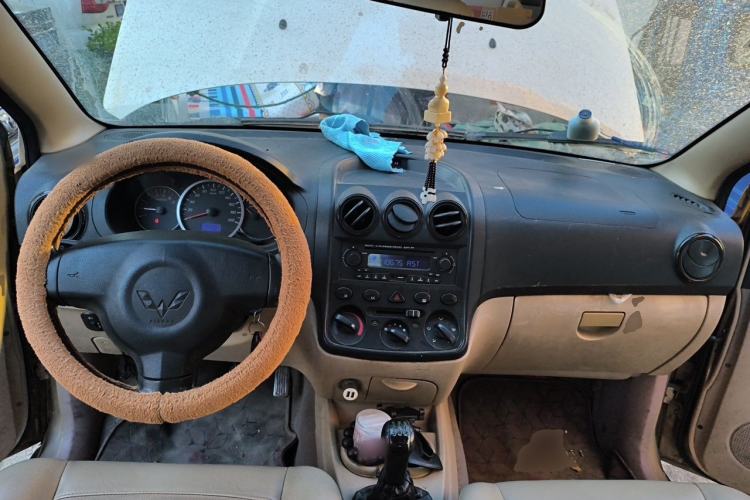 Used Wuling Hongguang 2010 1.4L Comfort Version Center Console