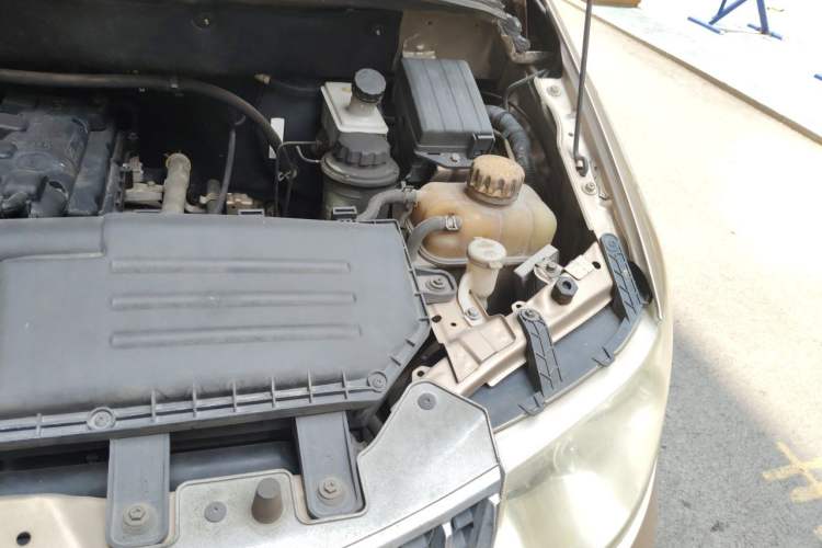 Used Wuling Hongguang 2010 1.4L Luxury Model Engine Bay Left