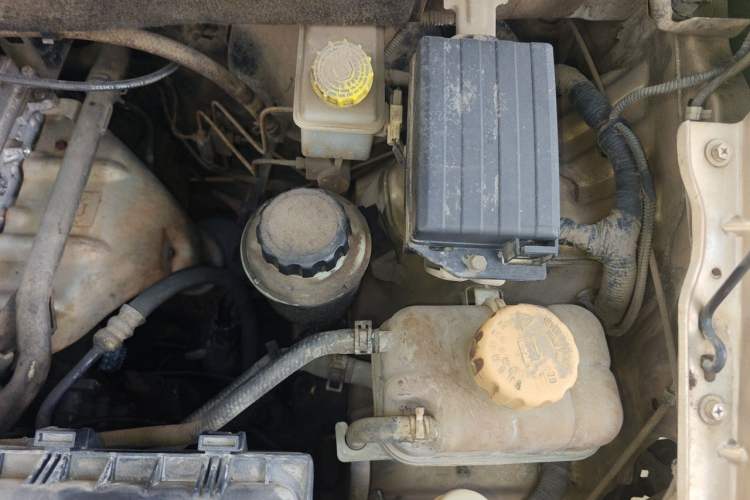 Used Wuling Hongguang 2010 1.2L Base Version China IV Standard Engine Bay Left