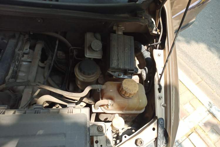 Used Wuling Hongguang 2010 1.4L Comfort Version Engine Bay Left