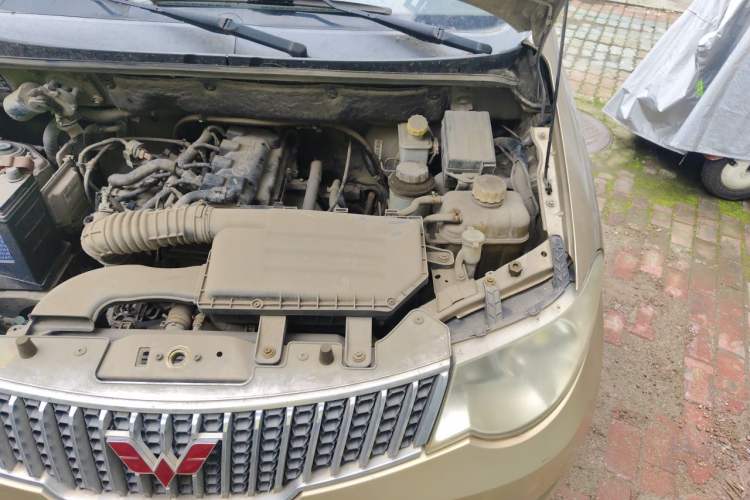 Used Wuling Hongguang 2010 1.4L Luxury Model Engine Bay Left