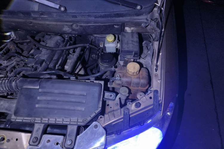 Used Wuling Hongguang 2010 1.4L Standard Version Engine Bay Left