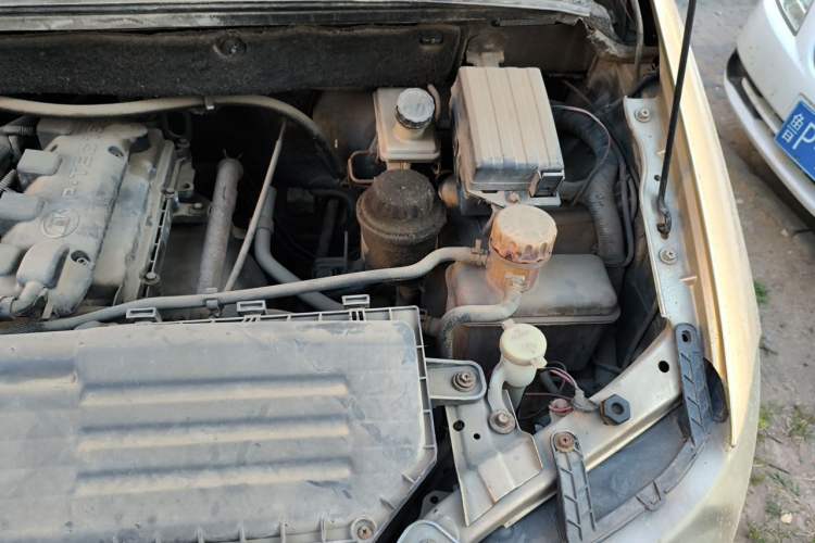 Used Wuling Hongguang 2010 1.4L Comfort Version Engine Bay Left