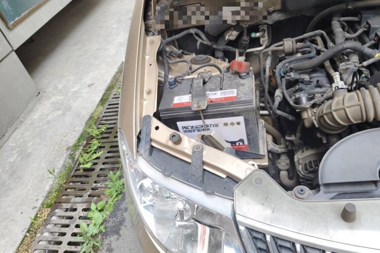 Used Wuling Hongguang 2010 1.4L Luxury Model Engine Bay Right
