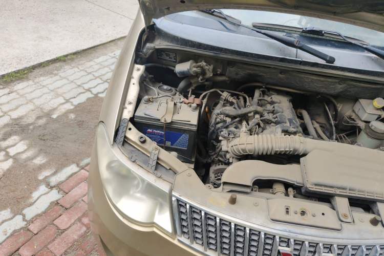 Used Wuling Hongguang 2010 1.4L Luxury Model Engine Bay Right