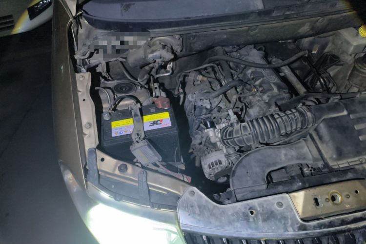 Used Wuling Hongguang 2010 1.4L Standard Version Engine Bay Right