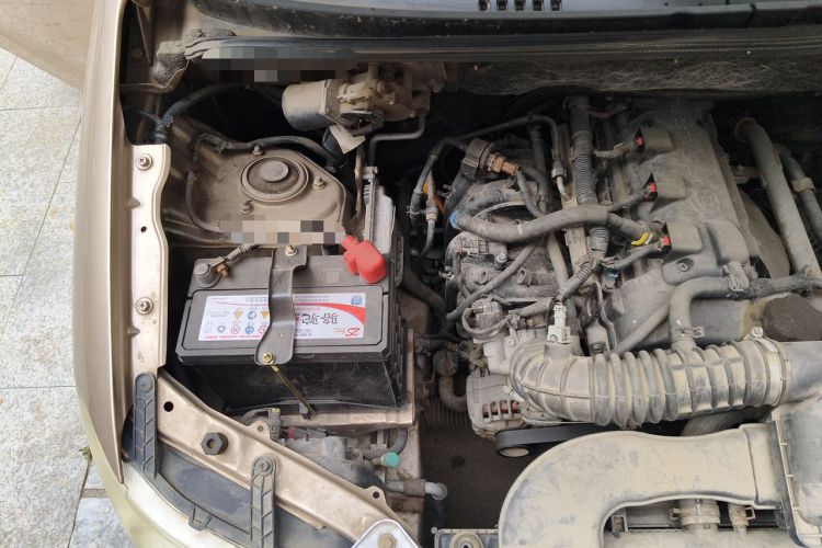 Used Wuling Hongguang 2010 1.4L Standard Version Engine Bay Right