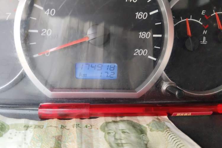 Used Wuling Hongguang 2010 1.4L Luxury Model Odometer Close Up