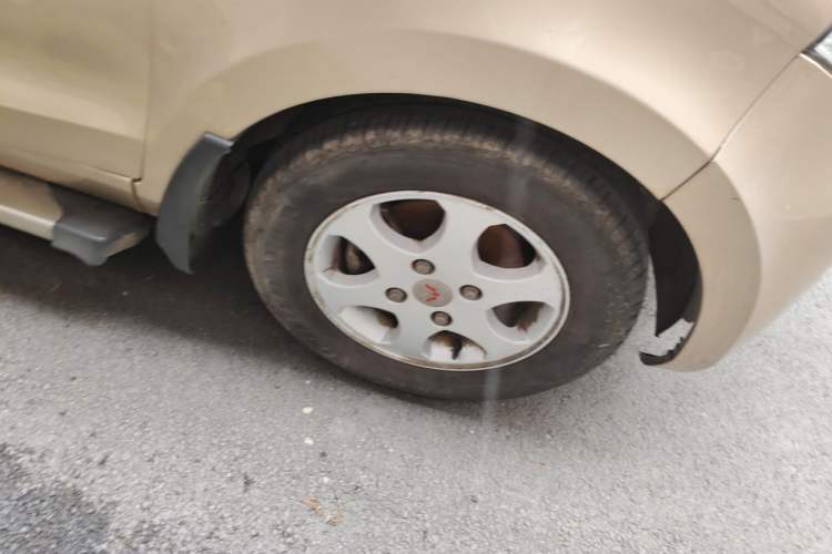 Used Wuling Hongguang 2010 1.4L Luxury Model Right Front Wheel Hub