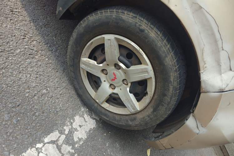 Used Wuling Hongguang 2010 1.2L Base Version China IV Standard Right Front Wheel Hub