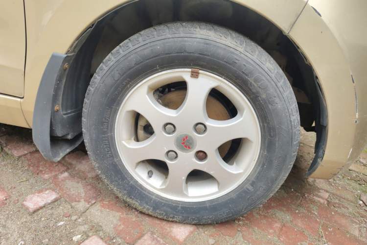 Used Wuling Hongguang 2010 1.4L Luxury Model Right Front Wheel Hub