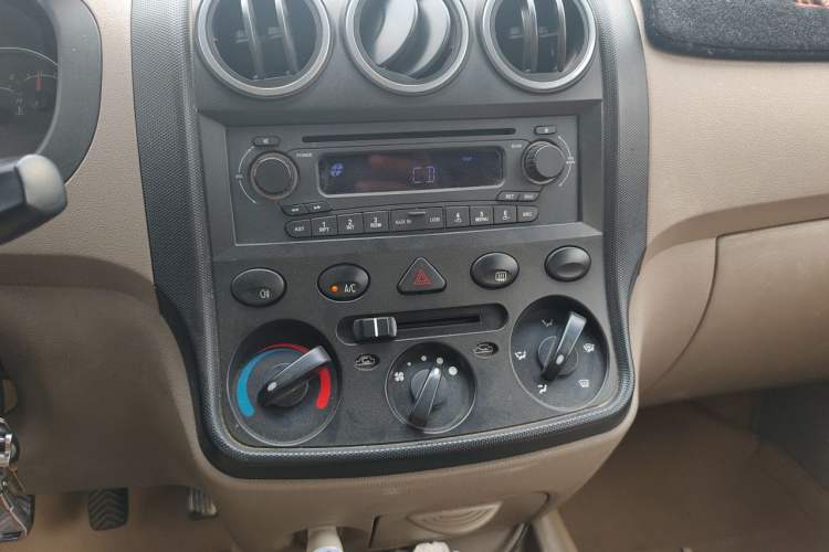 Used Wuling Hongguang 2010 1.2L Comfort Edition China IV Audio And AC Panel