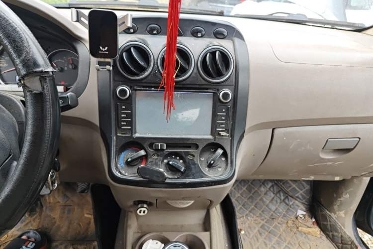 Used Wuling Hongguang 2010 1.2L Standard Version China IV Audio And AC Panel